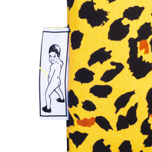 Carica l&#39;immagine nel visualizzatore di Gallery, Carpet Rivet Tote Bag
