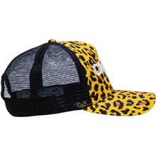 Carica l&#39;immagine nel visualizzatore di Gallery, Carpet Cheetah Trucker Hat
