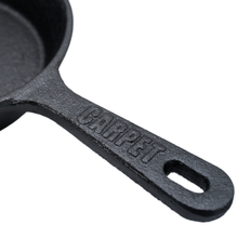 Carica l&#39;immagine nel visualizzatore di Gallery, Carpet C-Star Cast Iron Egg Skillet
