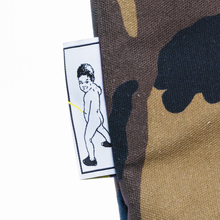 Carica l&#39;immagine nel visualizzatore di Gallery, Carpet Rivet Tote Bag
